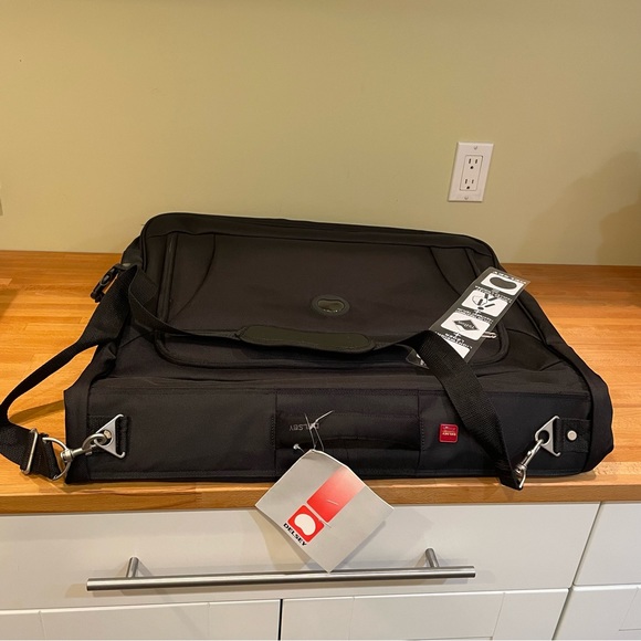 NWT 42” Garment Bag by Delsey - Picture 6 of 16